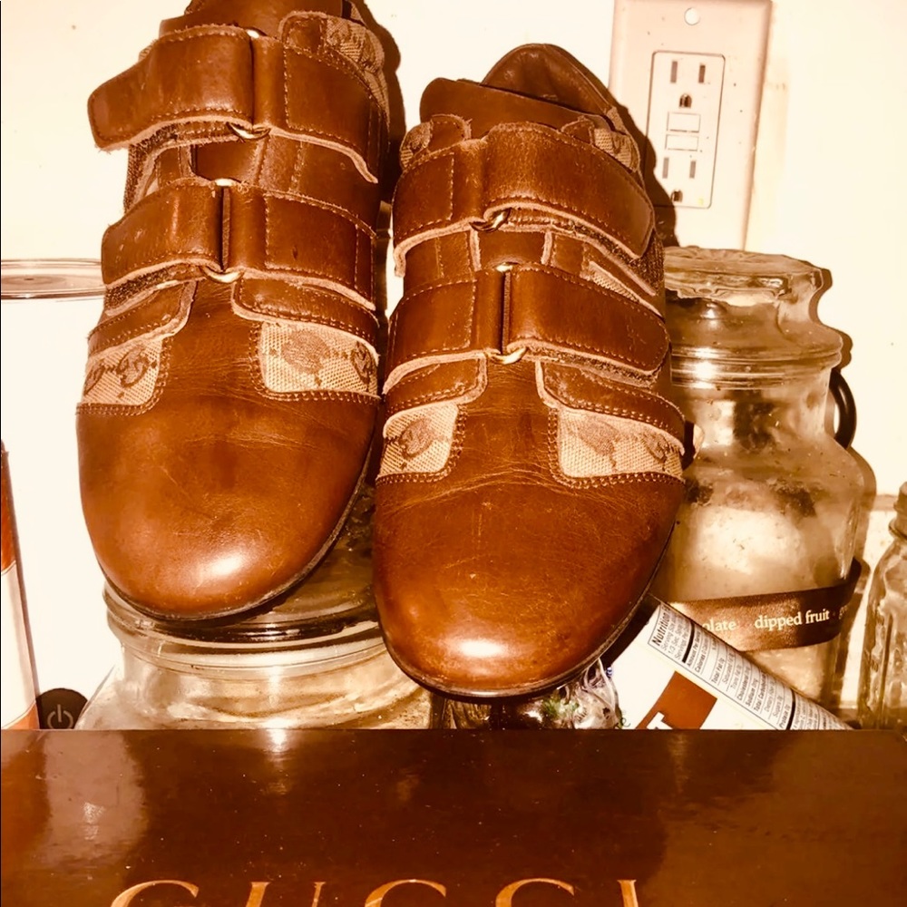 ❤️Gucci💯Authenticity Leather Sneaker Picture of Box (Authenticity) Info. 8.5